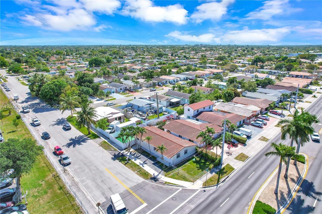 En Venta: $670,000 (3 camas, 2 baños, 1320 Pies cuadrados)