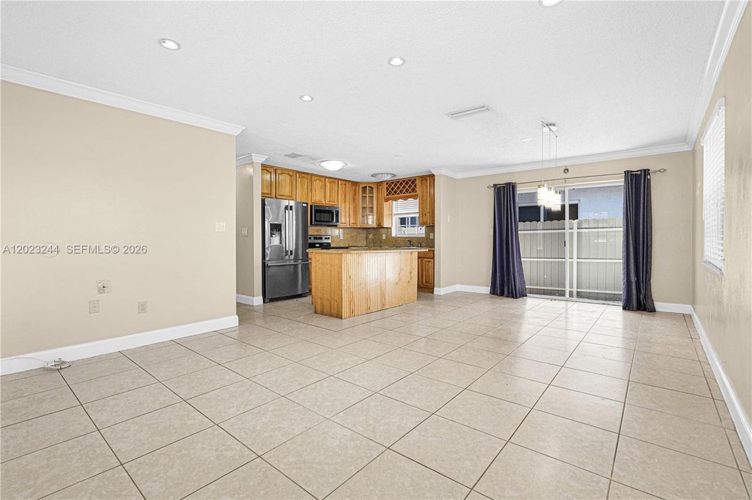 En Venta: $670,000 (3 camas, 2 baños, 1320 Pies cuadrados)