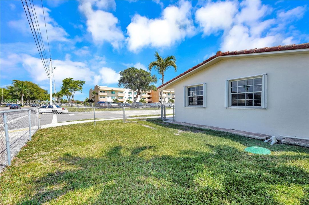 En Venta: $670,000 (3 camas, 2 baños, 1320 Pies cuadrados)