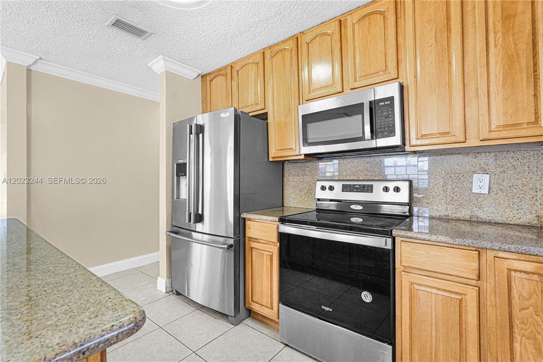 En Venta: $670,000 (3 camas, 2 baños, 1320 Pies cuadrados)