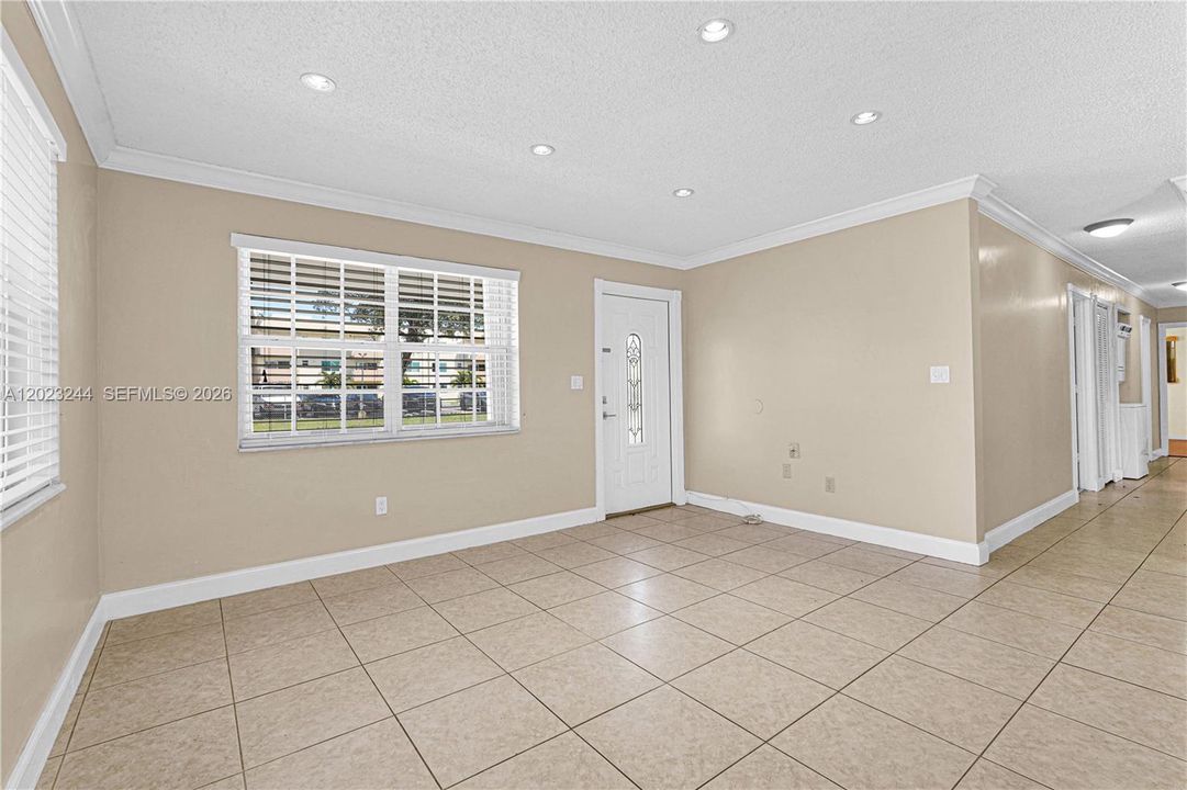 En Venta: $670,000 (3 camas, 2 baños, 1320 Pies cuadrados)