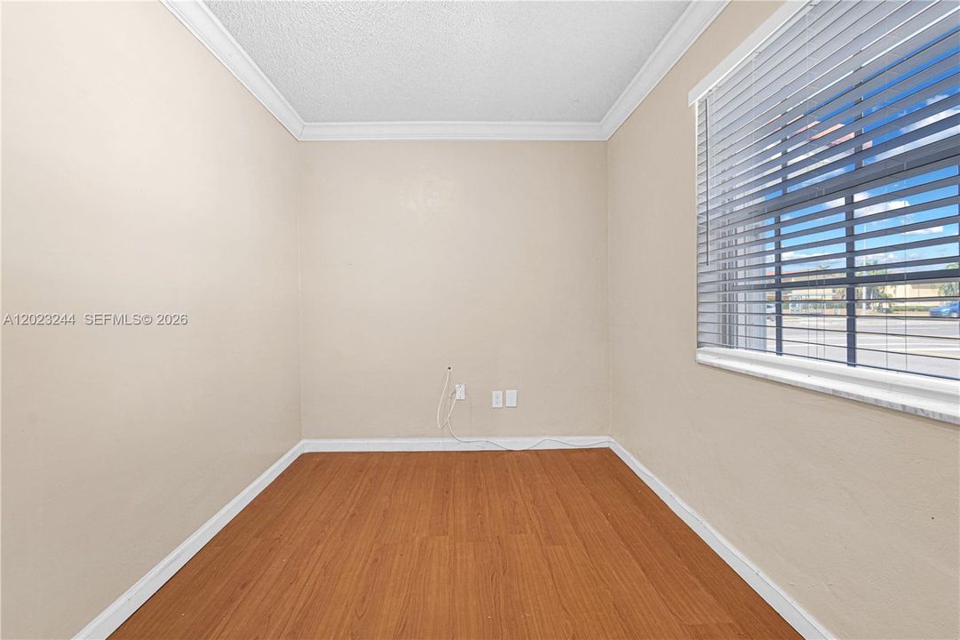 En Venta: $670,000 (3 camas, 2 baños, 1320 Pies cuadrados)