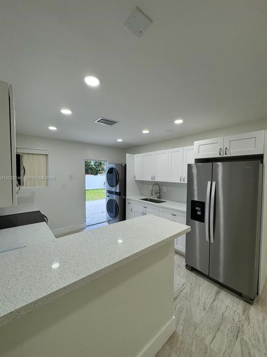 For Rent: $2,600 (2 beds, 1 baths, 1990 Square Feet)