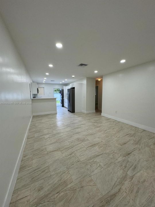 For Rent: $2,600 (2 beds, 1 baths, 1990 Square Feet)