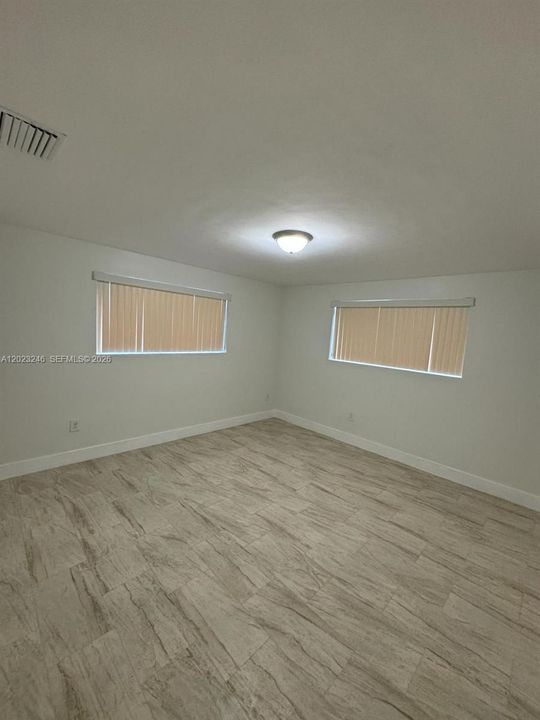 For Rent: $2,600 (2 beds, 1 baths, 1990 Square Feet)