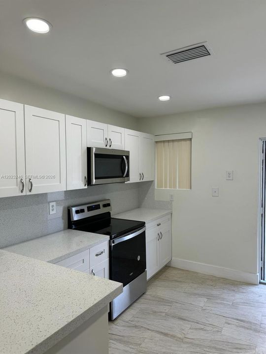 For Rent: $2,600 (2 beds, 1 baths, 1990 Square Feet)