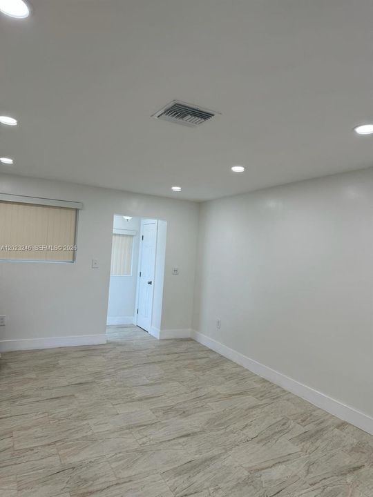 For Rent: $2,600 (2 beds, 1 baths, 1990 Square Feet)