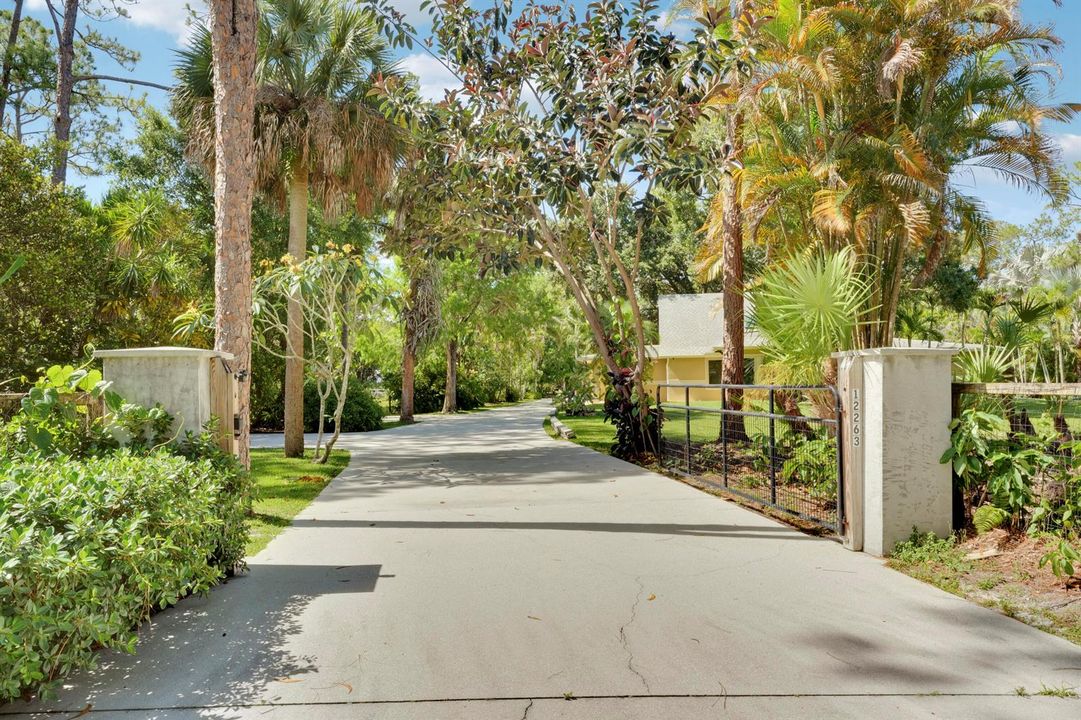 Gate / Entryway