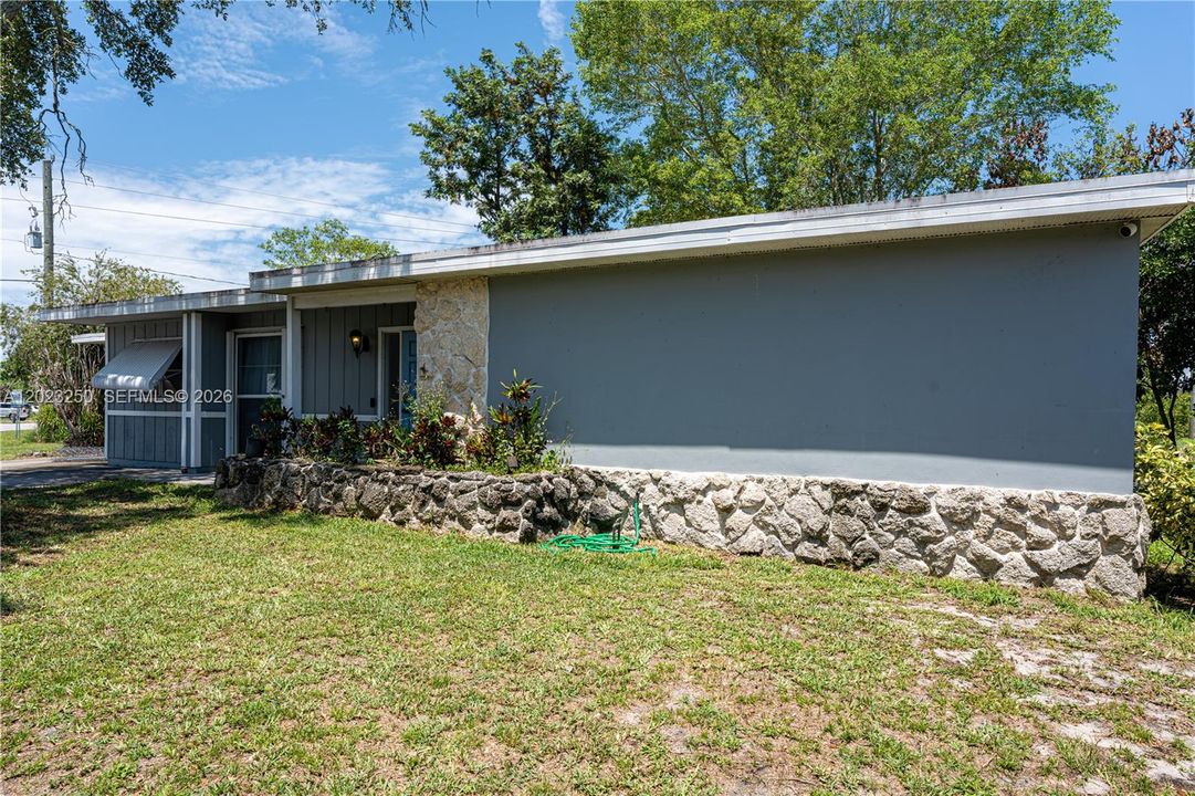 For Sale: $320,000 (3 beds, 2 baths, 1300 Square Feet)