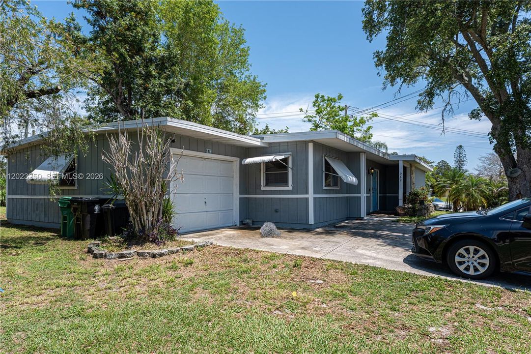 For Sale: $320,000 (3 beds, 2 baths, 1300 Square Feet)