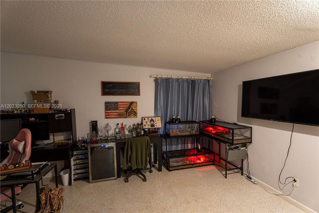 For Sale: $320,000 (3 beds, 2 baths, 1300 Square Feet)