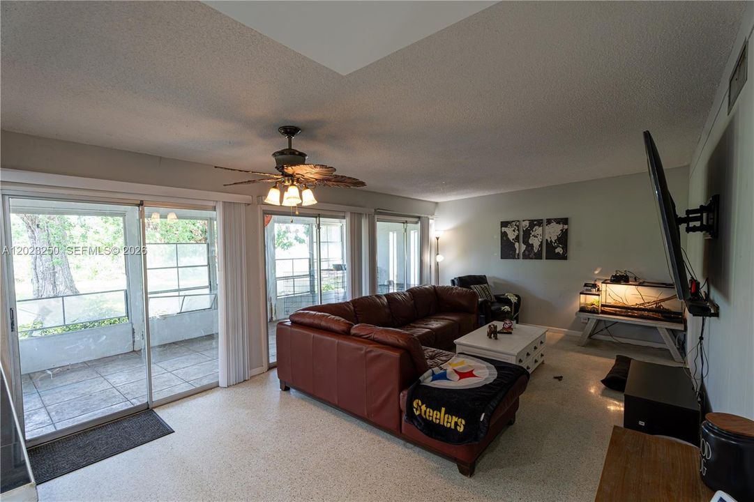 For Sale: $320,000 (3 beds, 2 baths, 1300 Square Feet)