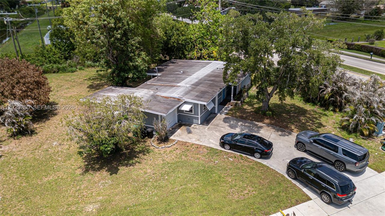 For Sale: $320,000 (3 beds, 2 baths, 1300 Square Feet)