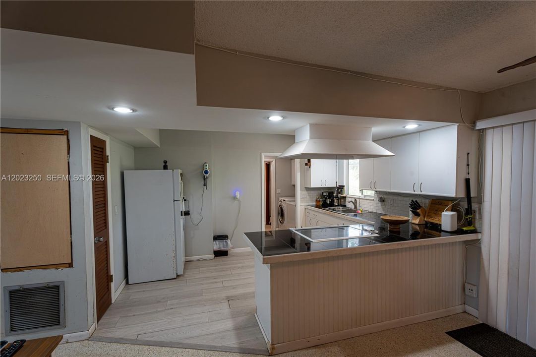 For Sale: $320,000 (3 beds, 2 baths, 1300 Square Feet)