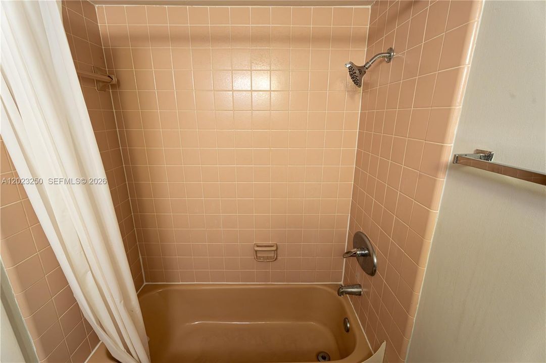 For Sale: $320,000 (3 beds, 2 baths, 1300 Square Feet)