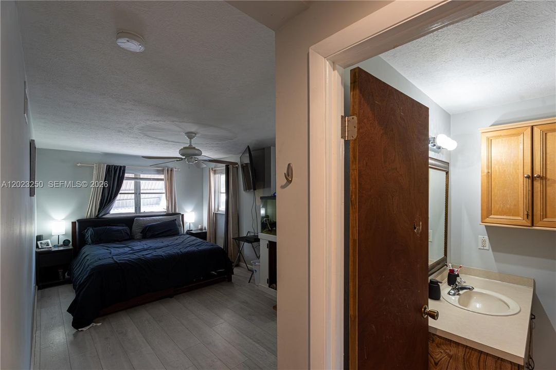 For Sale: $320,000 (3 beds, 2 baths, 1300 Square Feet)
