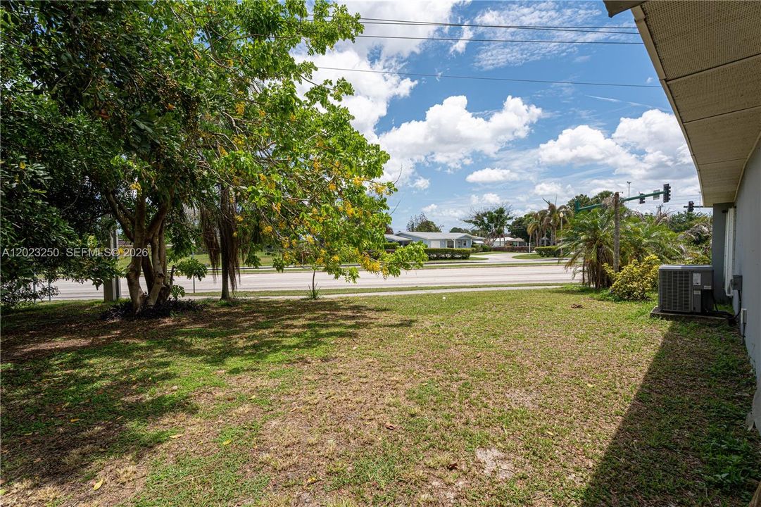 For Sale: $320,000 (3 beds, 2 baths, 1300 Square Feet)