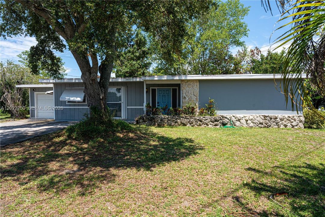 For Sale: $320,000 (3 beds, 2 baths, 1300 Square Feet)