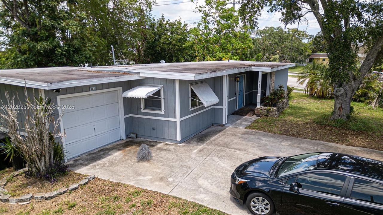 For Sale: $320,000 (3 beds, 2 baths, 1300 Square Feet)