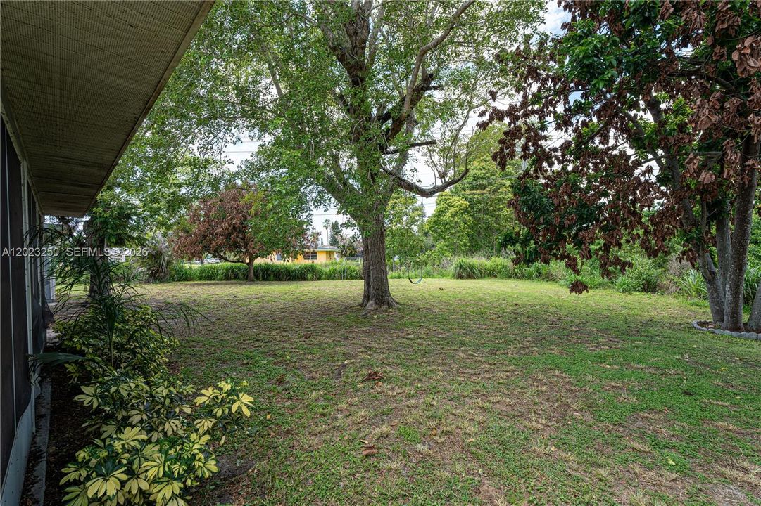 For Sale: $320,000 (3 beds, 2 baths, 1300 Square Feet)
