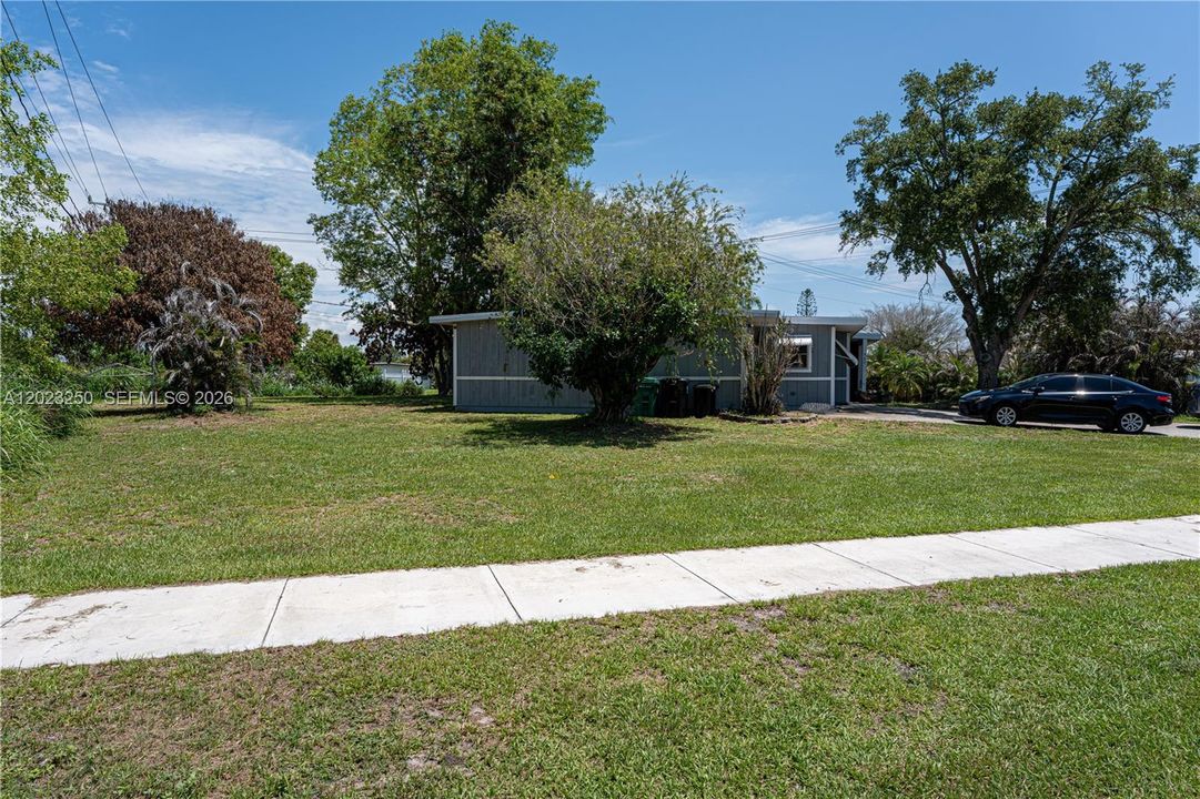 For Sale: $320,000 (3 beds, 2 baths, 1300 Square Feet)