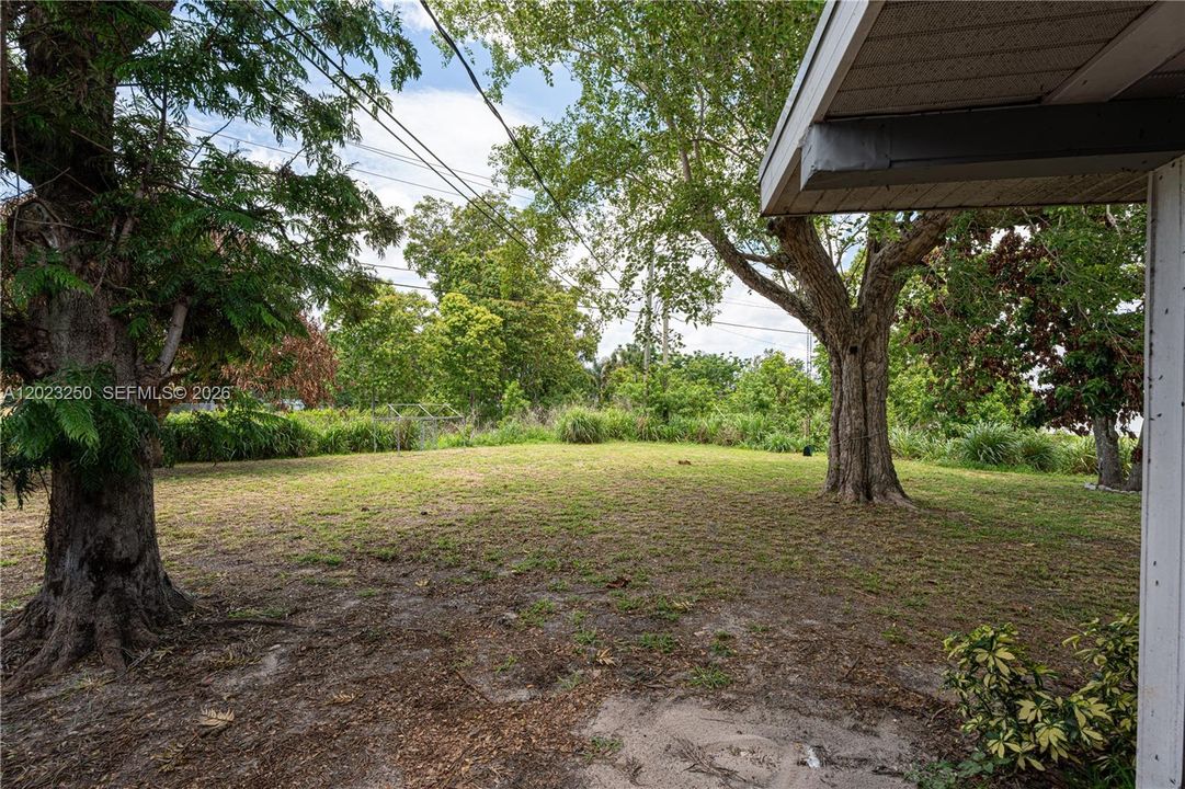 For Sale: $320,000 (3 beds, 2 baths, 1300 Square Feet)