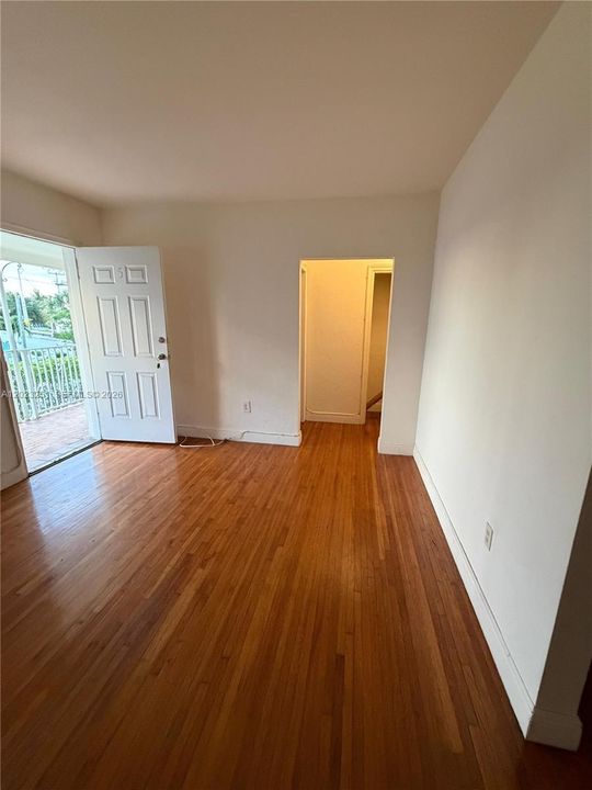 For Rent: $1,750 (1 beds, 1 baths, 5549 Square Feet)