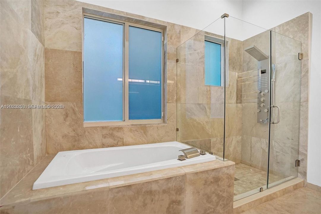 В аренду: $11,595 (5 спален, 3 ванн, 2127 Квадратных фут)