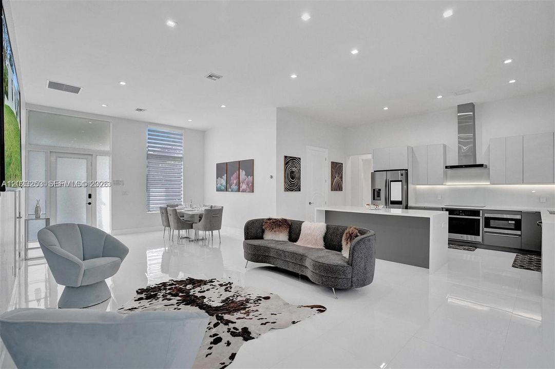 В аренду: $11,595 (5 спален, 3 ванн, 2127 Квадратных фут)