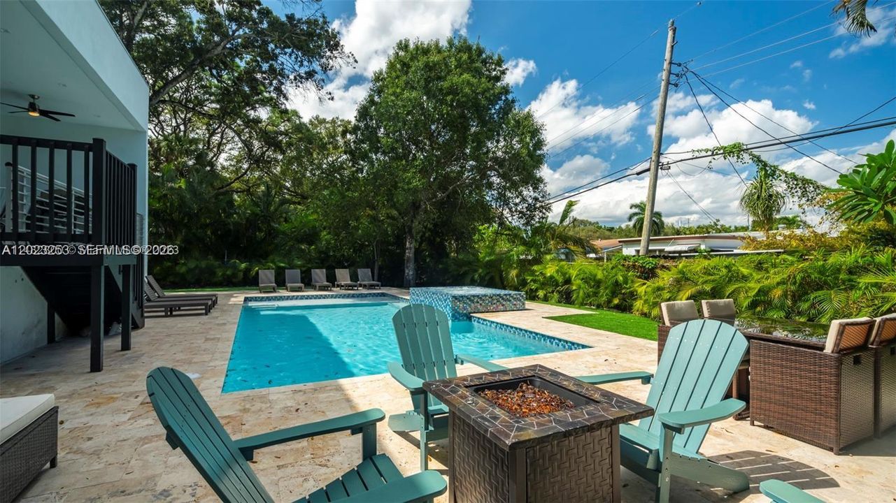 В аренду: $11,595 (5 спален, 3 ванн, 2127 Квадратных фут)