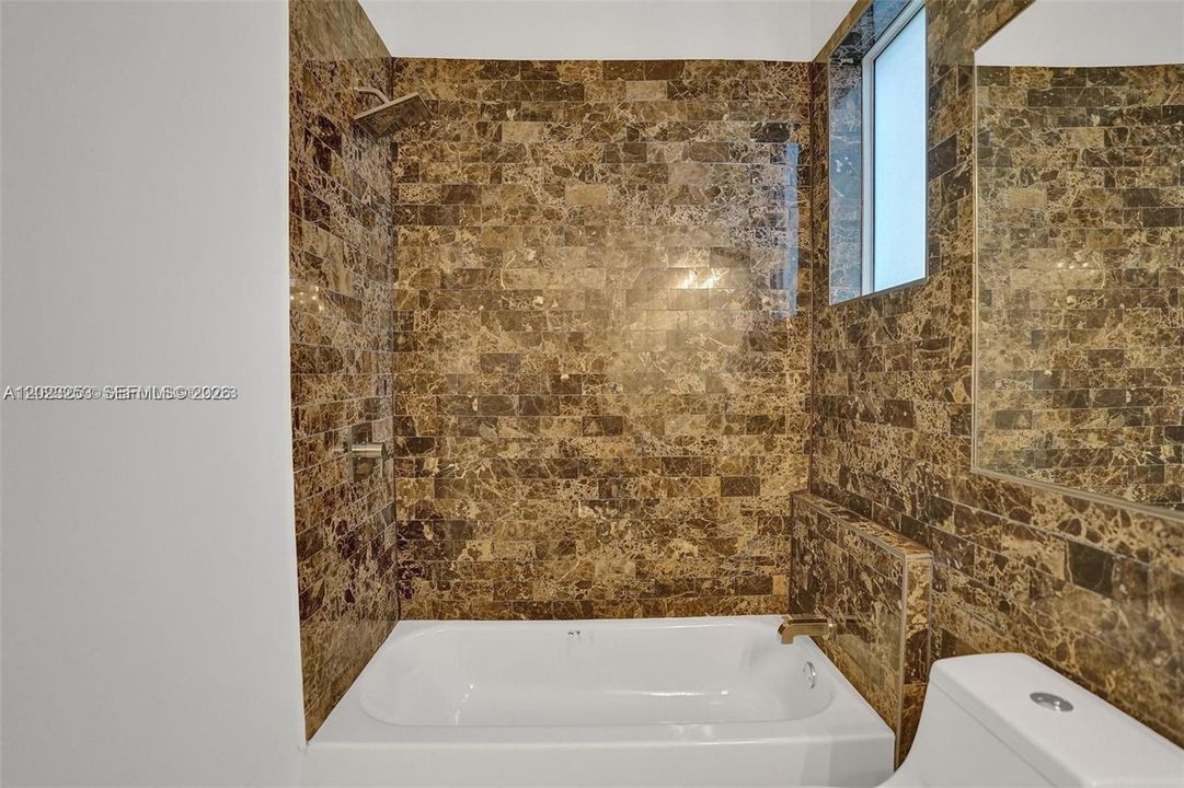 В аренду: $11,595 (5 спален, 3 ванн, 2127 Квадратных фут)