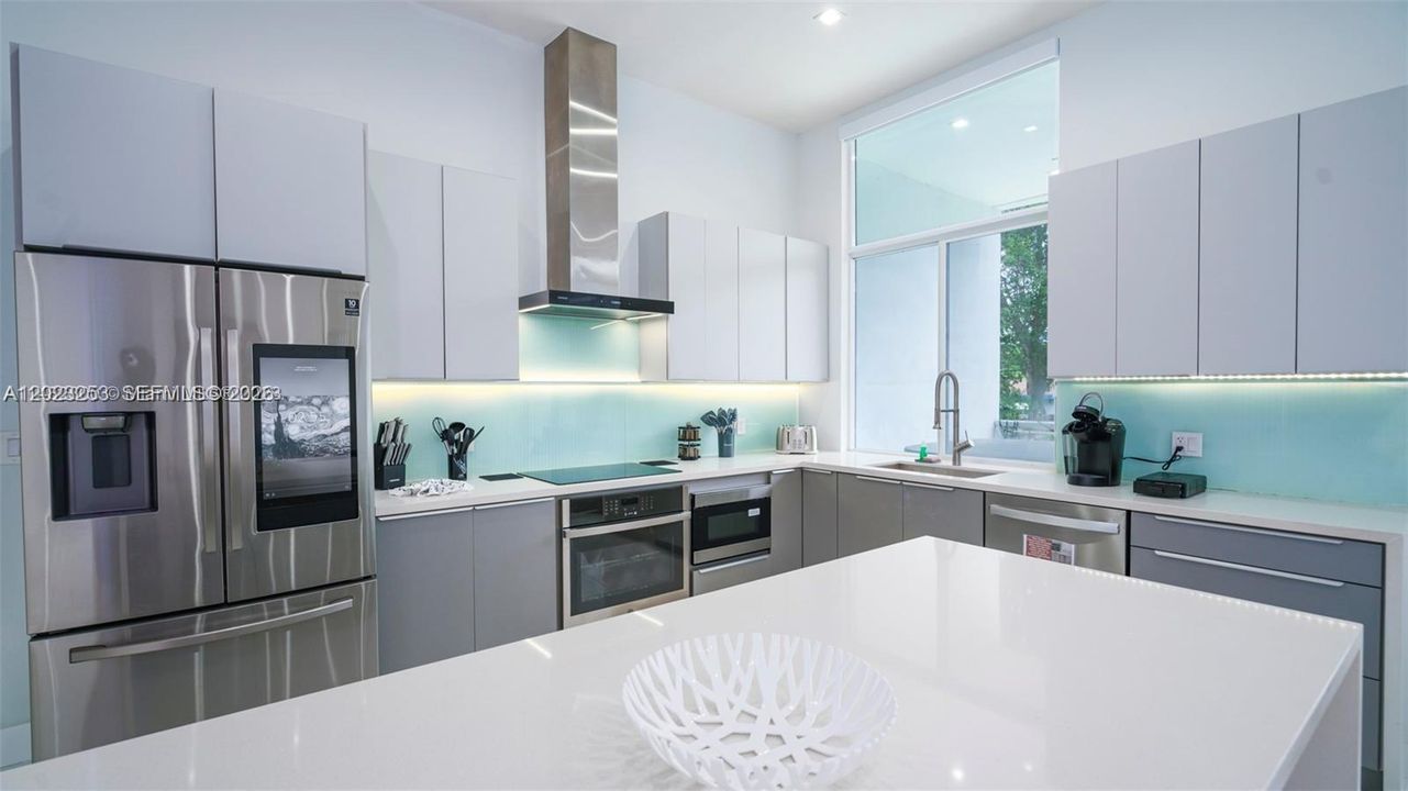 В аренду: $11,595 (5 спален, 3 ванн, 2127 Квадратных фут)
