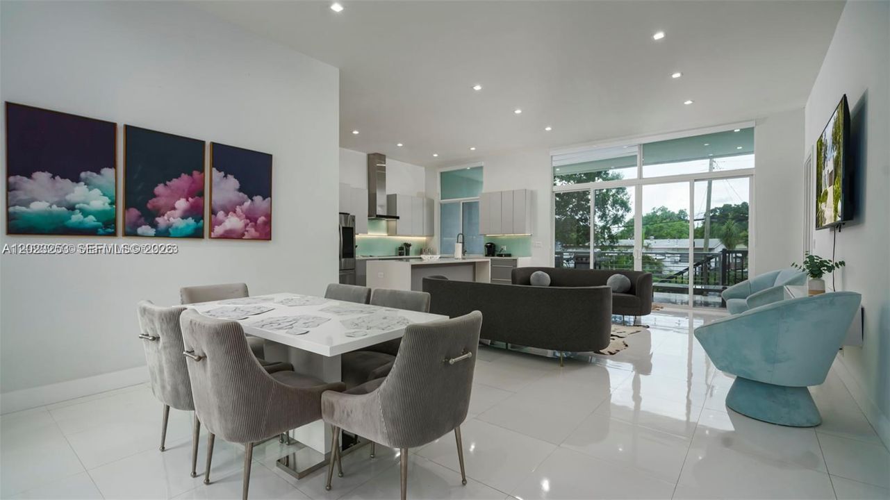 В аренду: $11,595 (5 спален, 3 ванн, 2127 Квадратных фут)