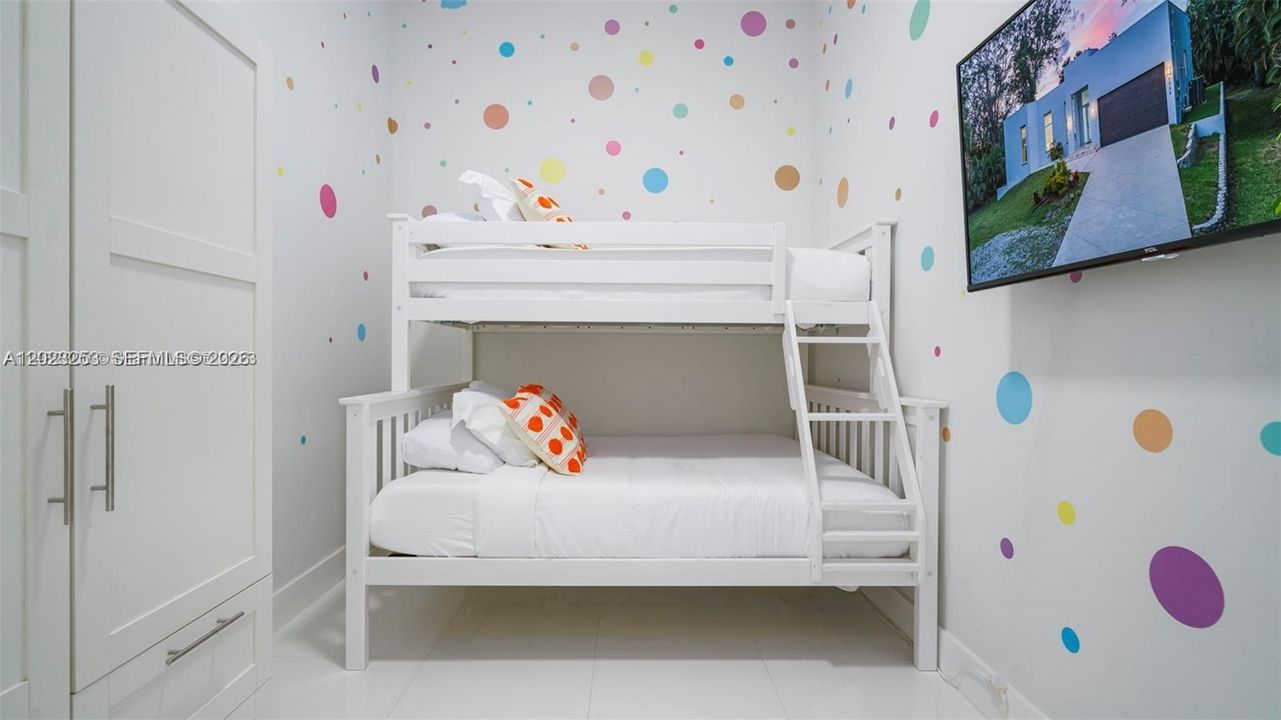 В аренду: $11,595 (5 спален, 3 ванн, 2127 Квадратных фут)