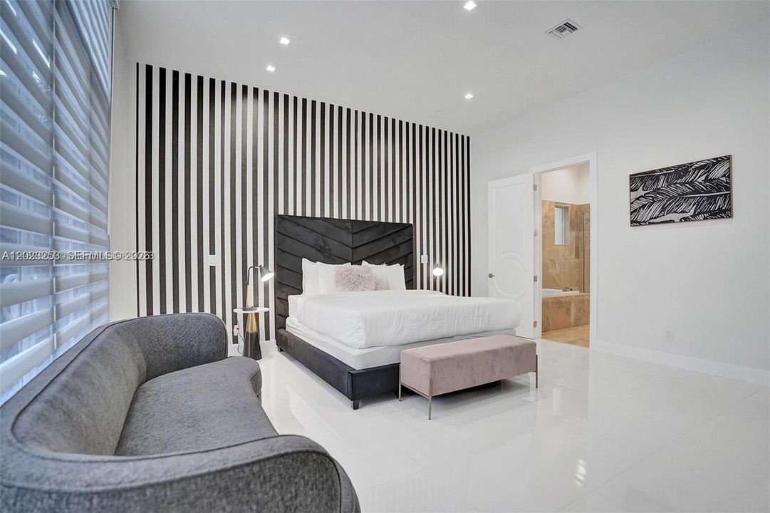 В аренду: $11,595 (5 спален, 3 ванн, 2127 Квадратных фут)