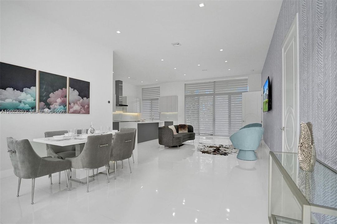 В аренду: $11,595 (5 спален, 3 ванн, 2127 Квадратных фут)