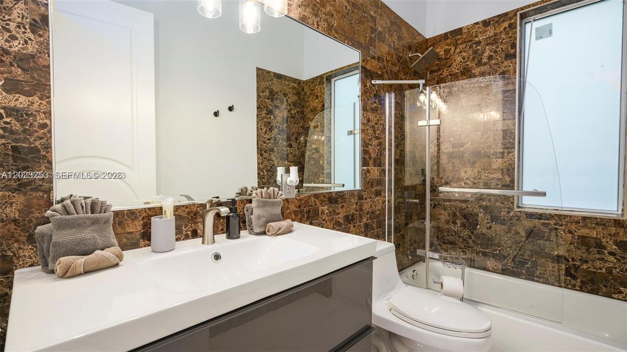 В аренду: $11,595 (5 спален, 3 ванн, 2127 Квадратных фут)
