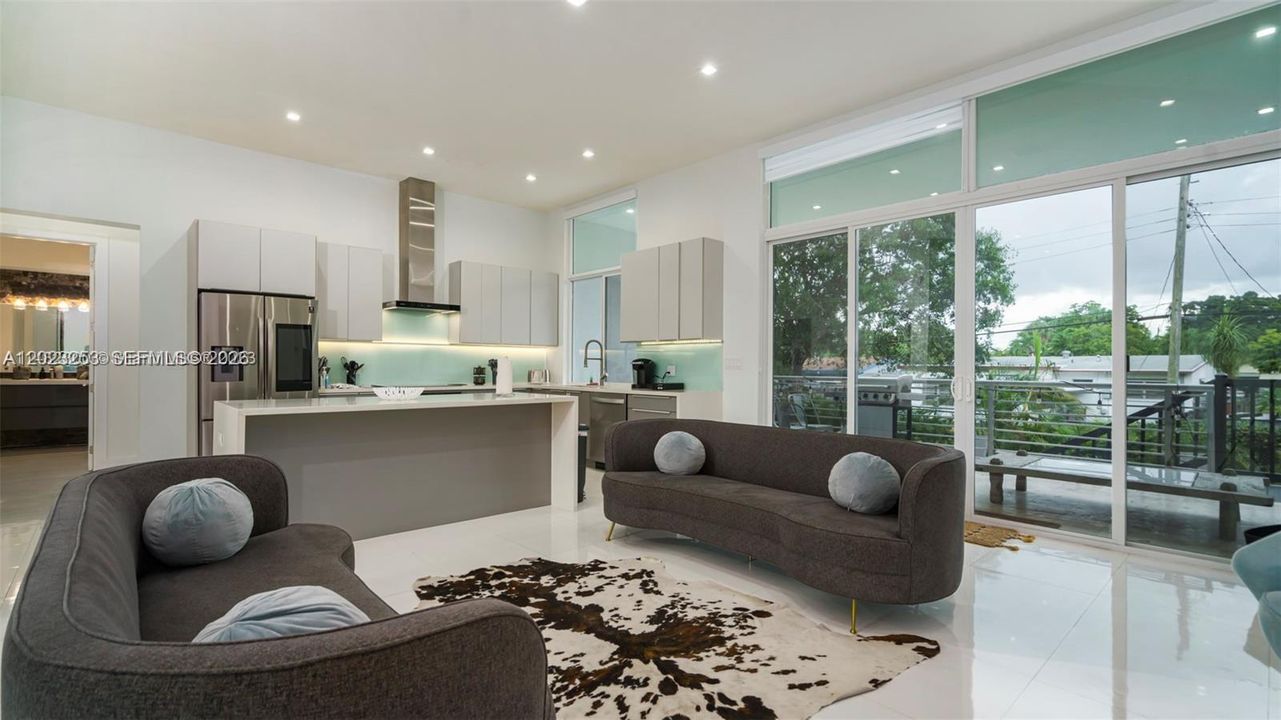В аренду: $11,595 (5 спален, 3 ванн, 2127 Квадратных фут)
