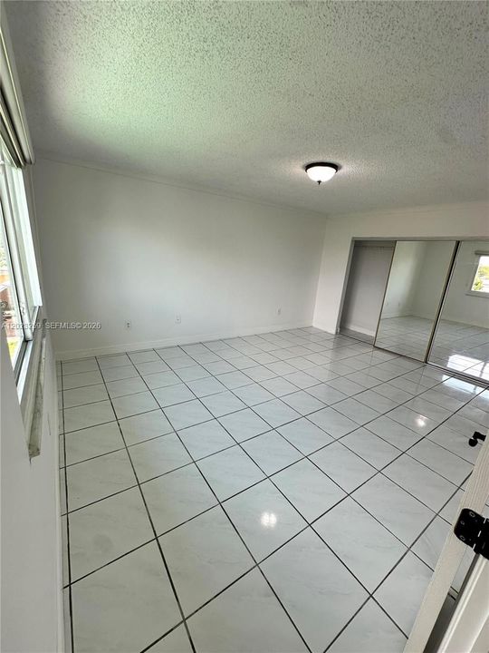 For Rent: $2,500 (2 beds, 1 baths, 1200 Square Feet)