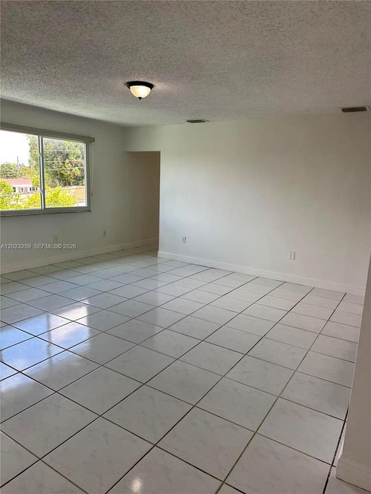For Rent: $2,500 (2 beds, 1 baths, 1200 Square Feet)
