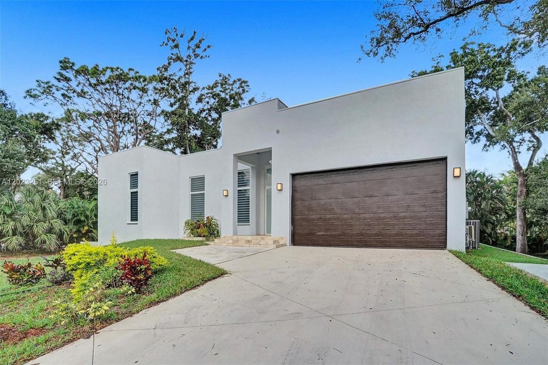 For Sale: $1,695,000 (5 beds, 3 baths, 2127 Square Feet)