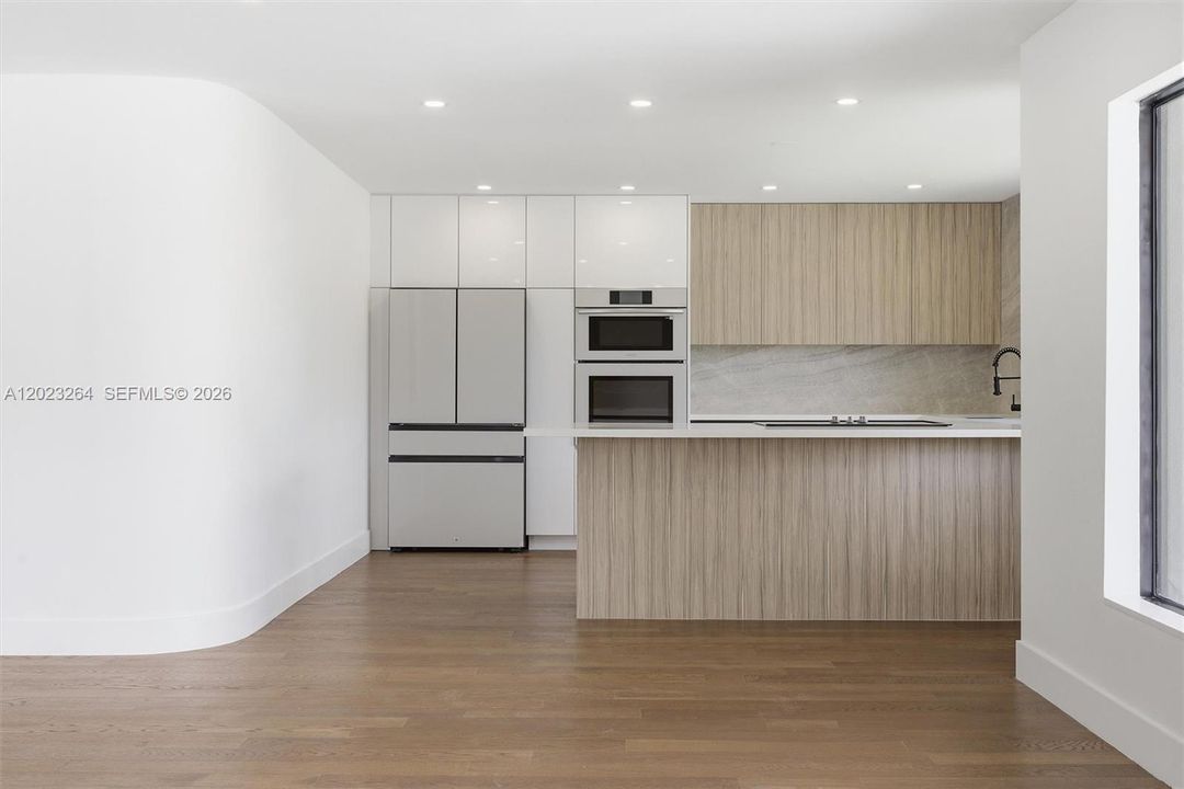 En Venta: $2,200,000 (4 camas, 3 baños, 3104 Pies cuadrados)