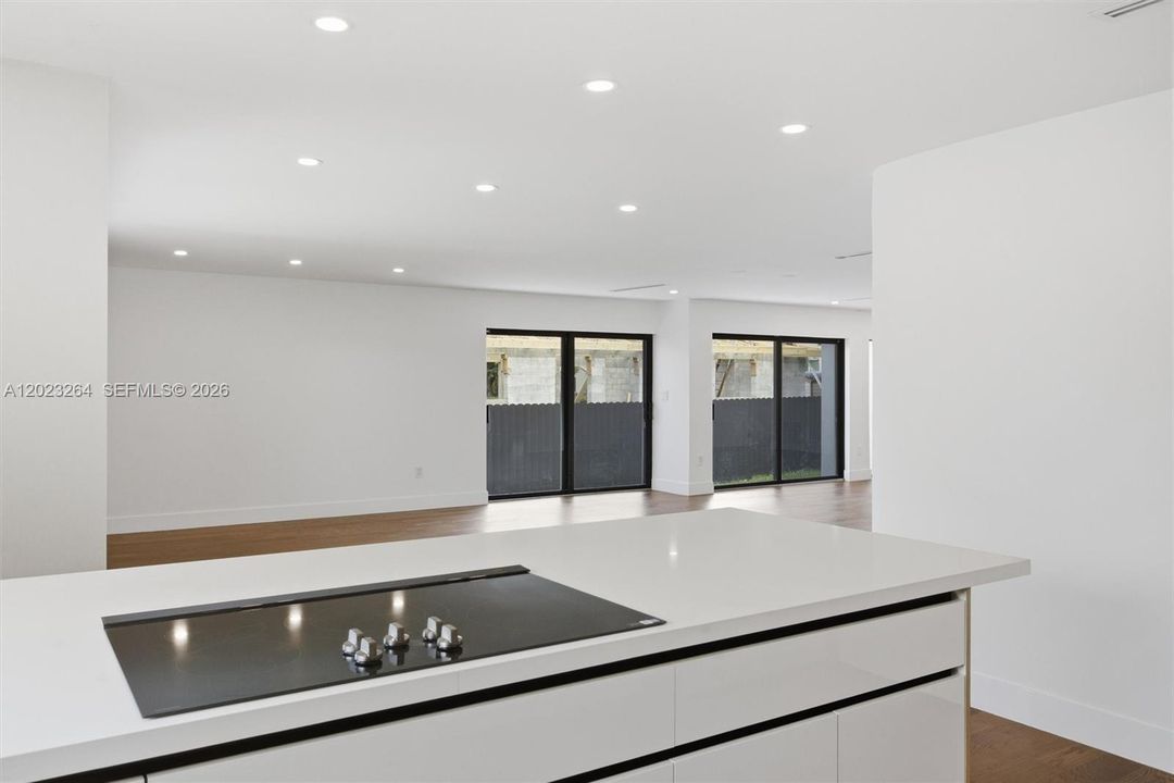 En Venta: $2,200,000 (4 camas, 3 baños, 3104 Pies cuadrados)