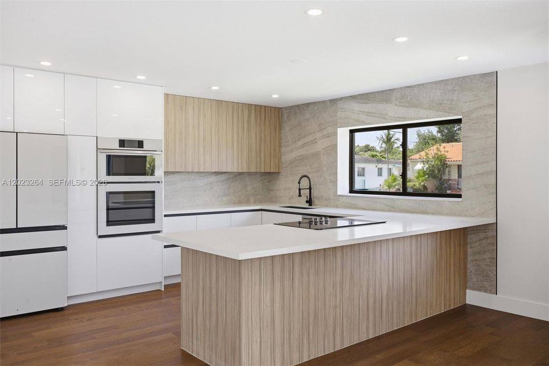 En Venta: $2,200,000 (4 camas, 3 baños, 3104 Pies cuadrados)