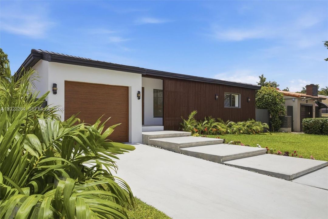 En Venta: $2,200,000 (4 camas, 3 baños, 3104 Pies cuadrados)