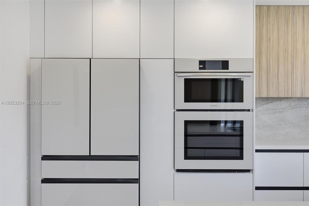 En Venta: $2,200,000 (4 camas, 3 baños, 3104 Pies cuadrados)