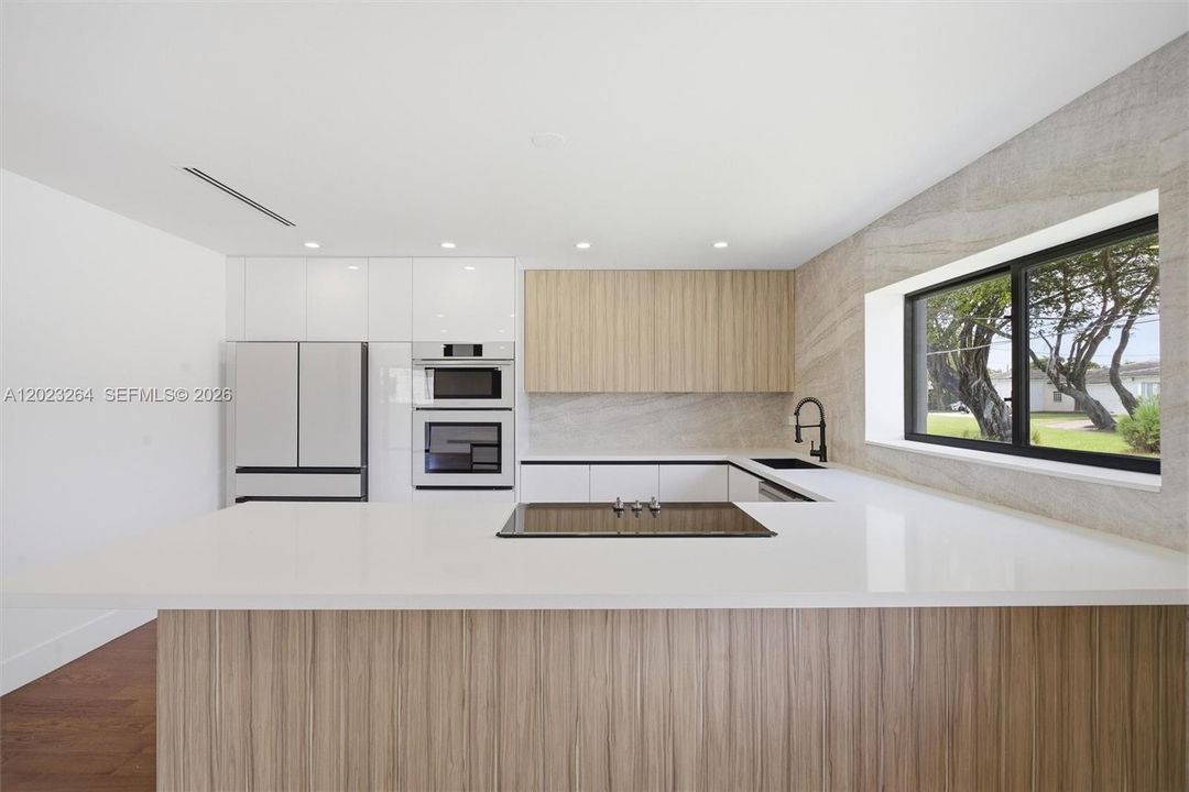 En Venta: $2,200,000 (4 camas, 3 baños, 3104 Pies cuadrados)