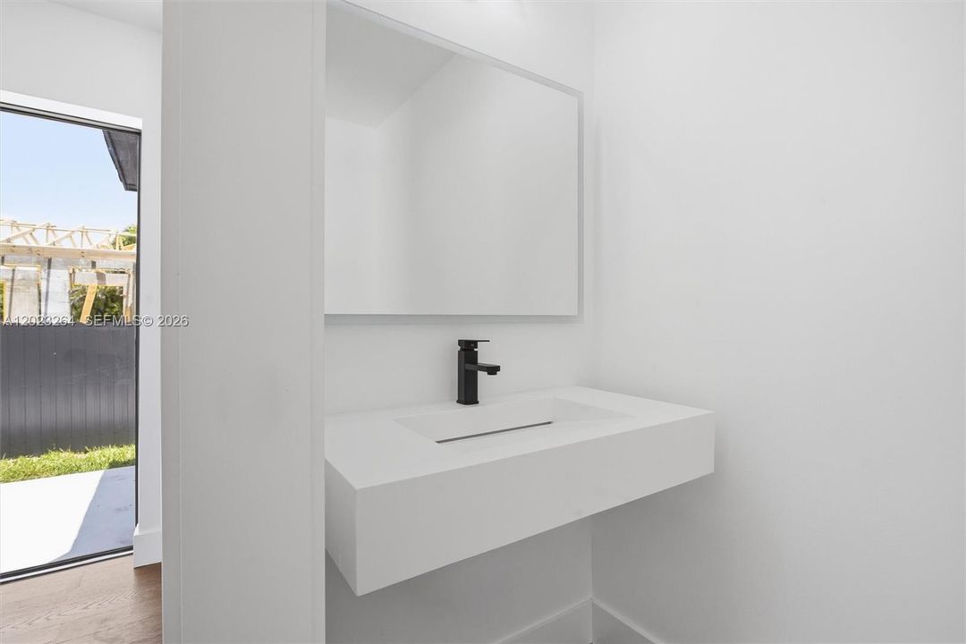 En Venta: $2,200,000 (4 camas, 3 baños, 3104 Pies cuadrados)