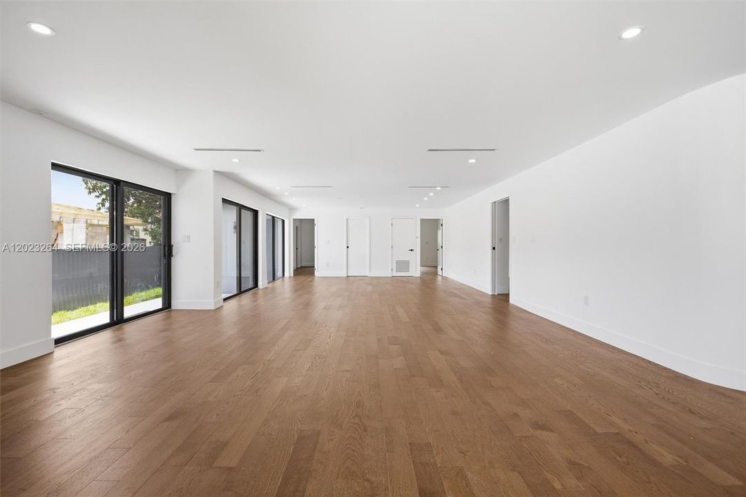 En Venta: $2,200,000 (4 camas, 3 baños, 3104 Pies cuadrados)