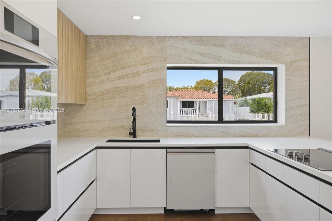 En Venta: $2,200,000 (4 camas, 3 baños, 3104 Pies cuadrados)